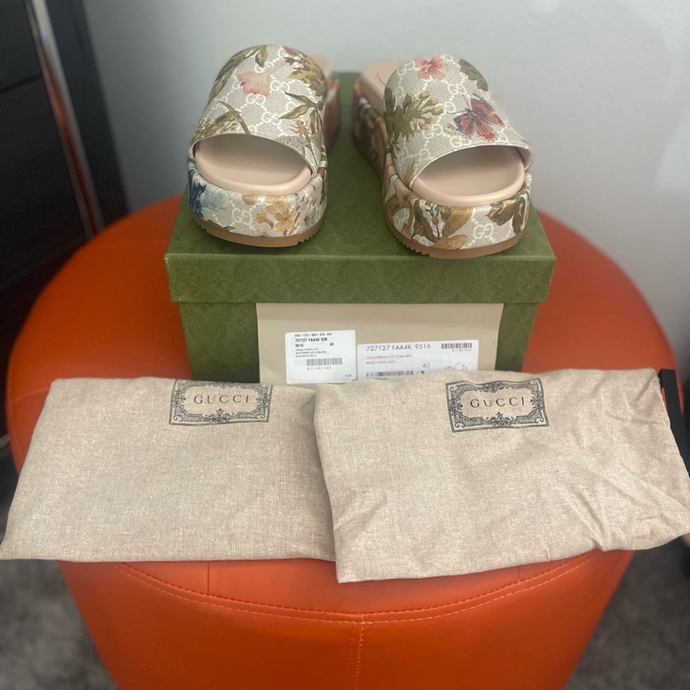 Gucci Floral Slide Sandals (40)